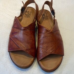 Miz Mooz Women's Tan Leather Sandals
Size 40
